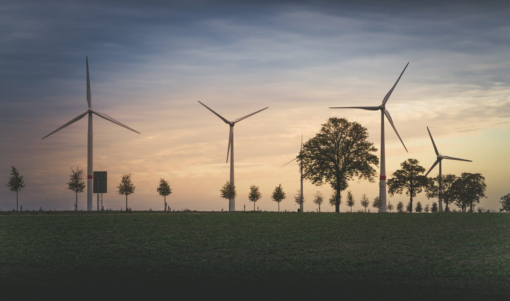 mrganso-wind-power-plant-5239642_1920-aspect-ratio-1648-972