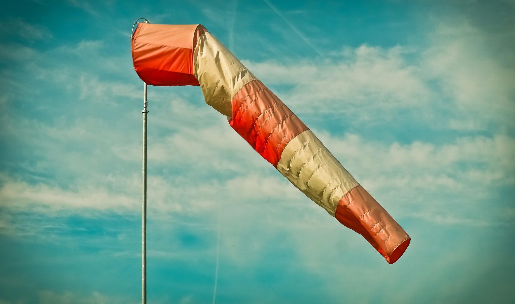 652234-wind-sock-1696481_1920-aspect-ratio-1648-972.jpg